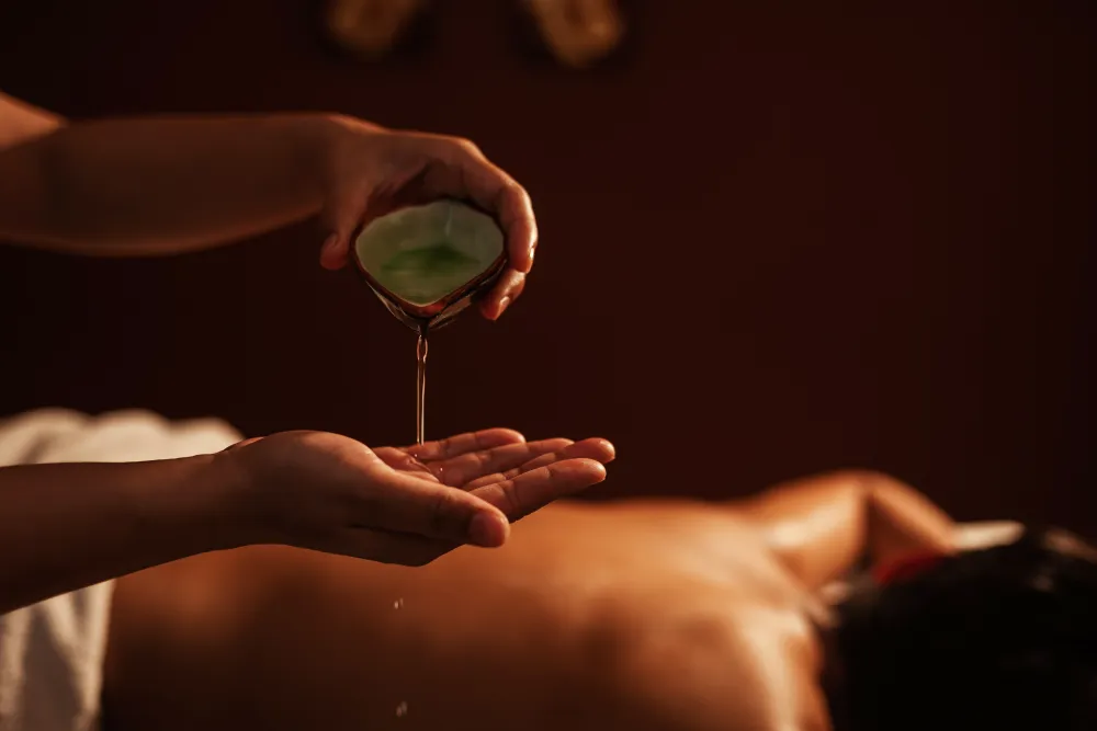 Full-Body Relaxing Massage with Warm Oil Full-Body Relaxing Massage with Warm Oil